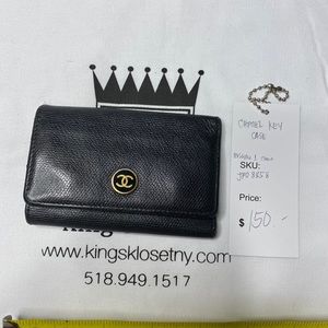 Chanel Calfakin CC button 6 ring key holder